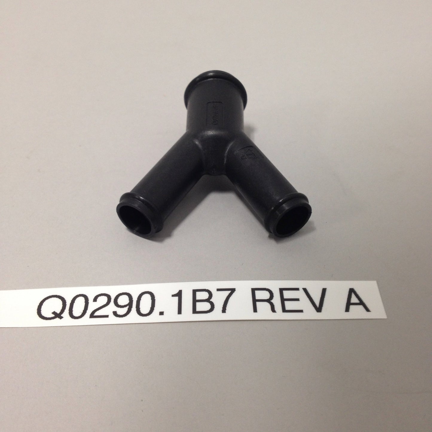 Y-FITTING, THERMOSTATS TO WATER PUMP Q0290.1B7 Rev A