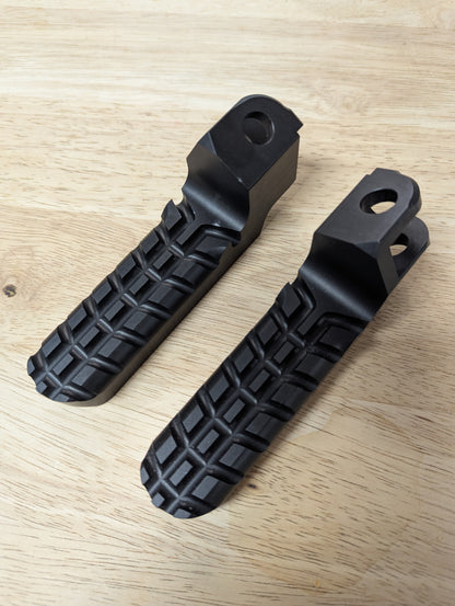 BILLET, 1" LOWERED, BLACK FOOTPEGS Kit (N2502.1CAZT Rev A)