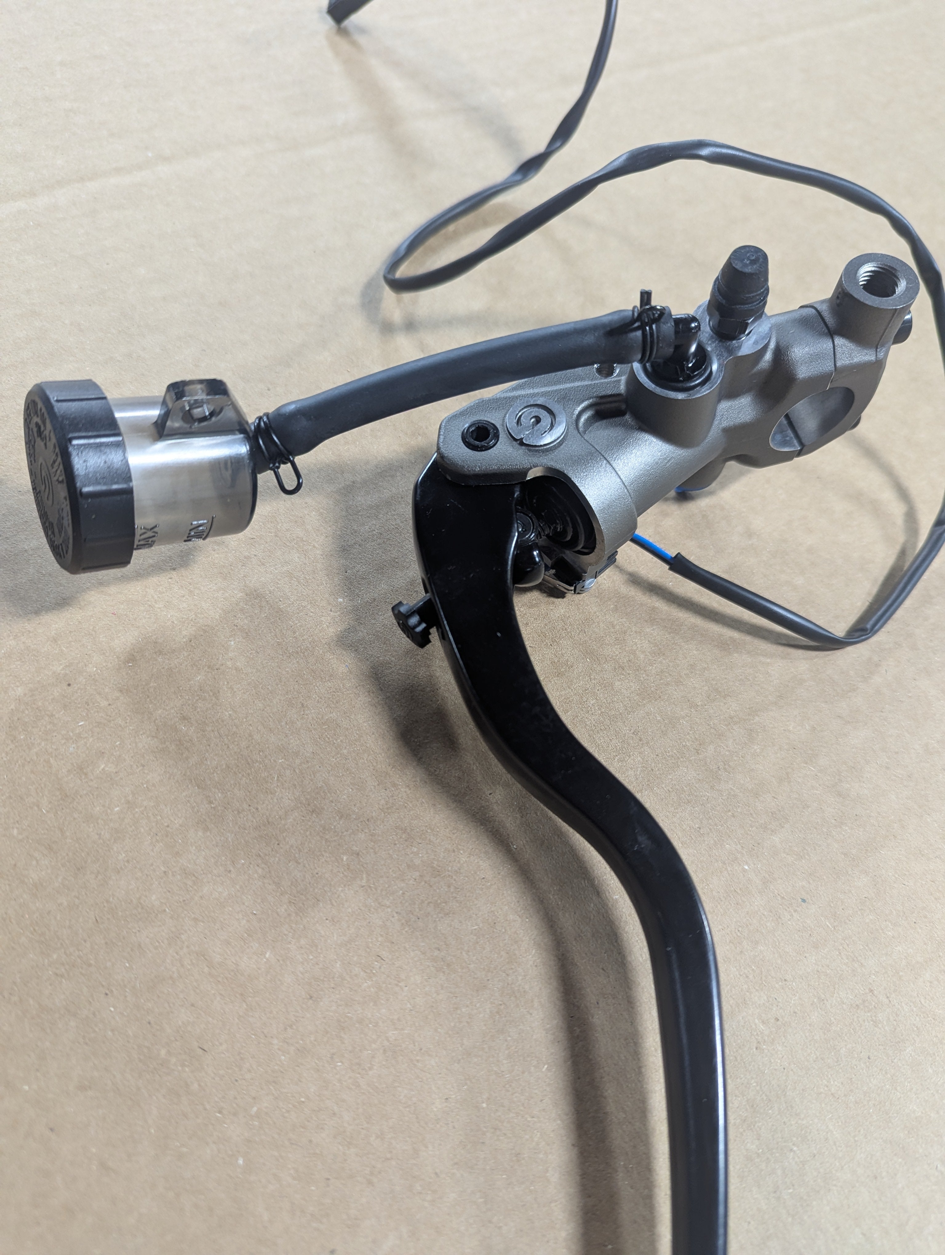 Super Cruiser CLUTCH MASTER CYL. ASSEMBLY, W/REMOTE RESERVOIR + CLAMP (X0204.13B7)