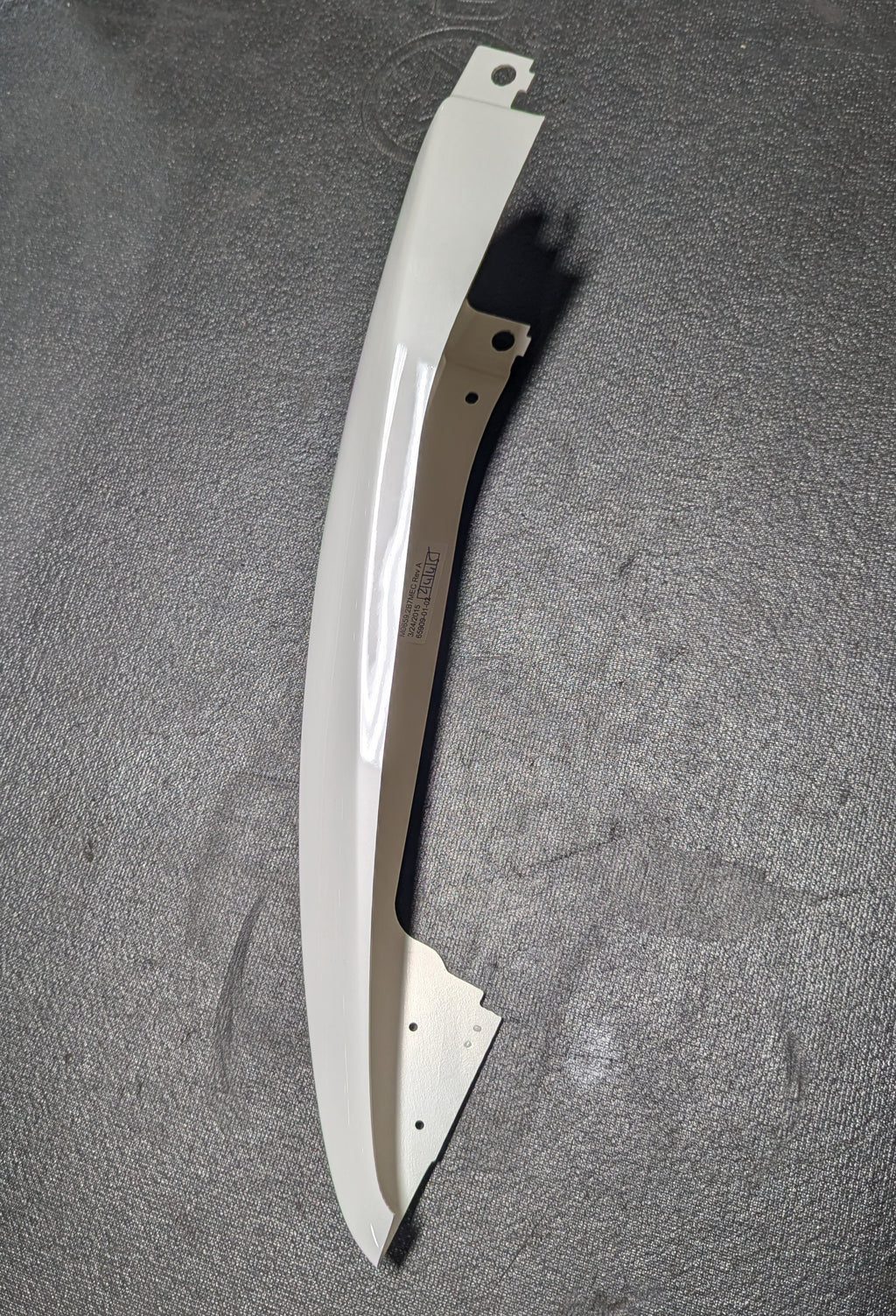 TAILSECTION BODYWORK, RIGHT, INFINEON WHITE (M0659.2B7MEC Rev A)
