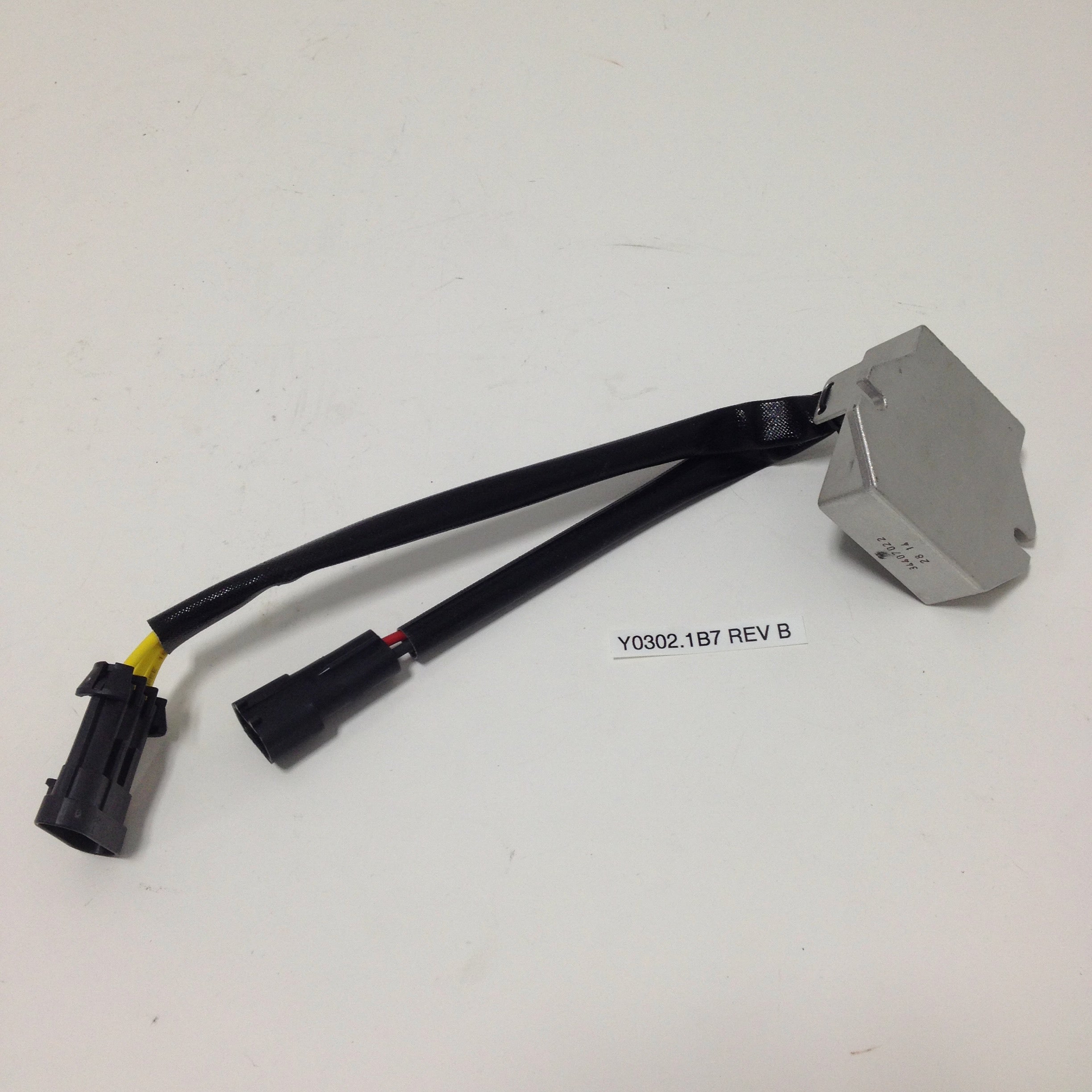 VOLTAGE REGULATOR Y0302.1B7 Rev B