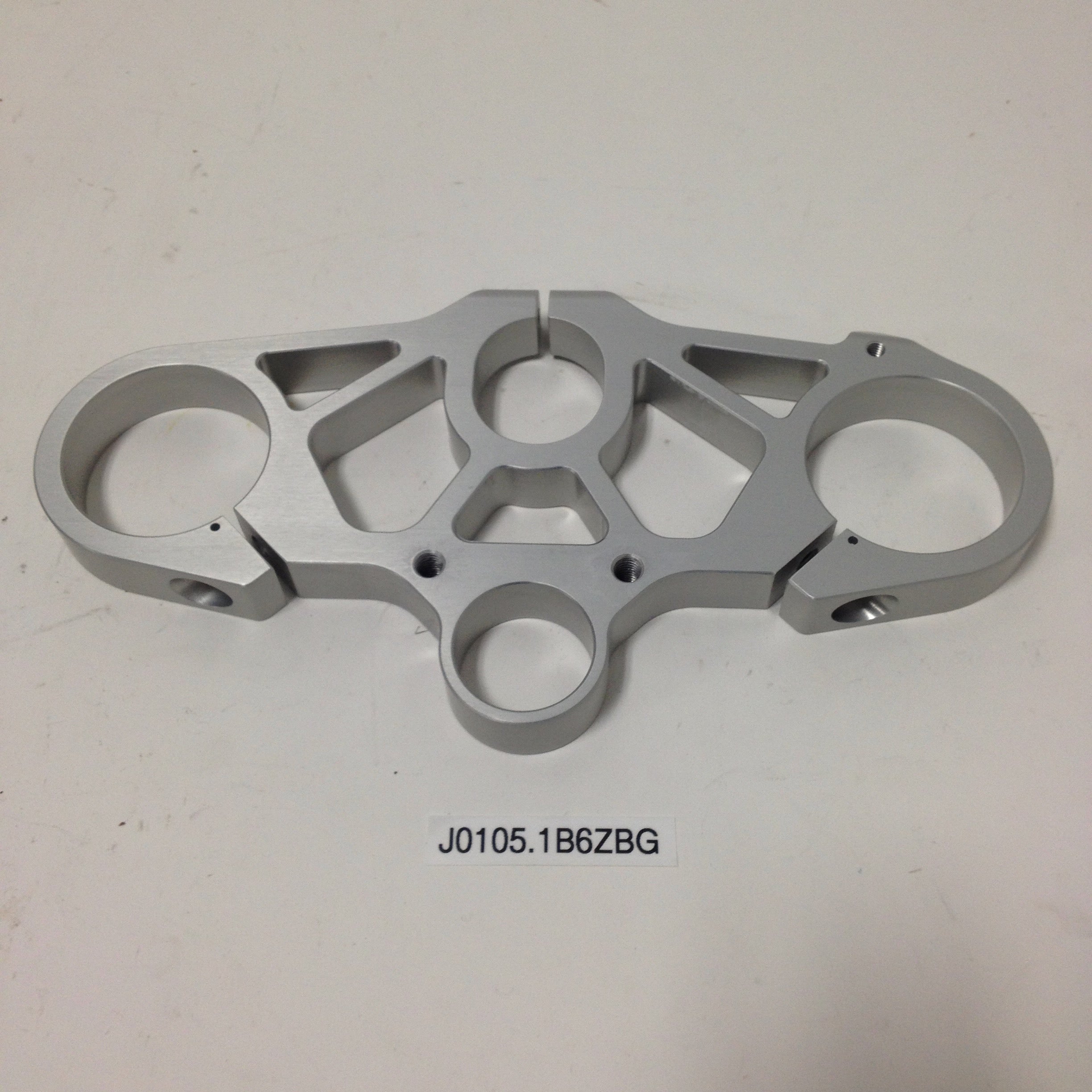 UPPER TRIPLE CLAMP, ADJ OFFST J0105.1B6ZBG Rev A
