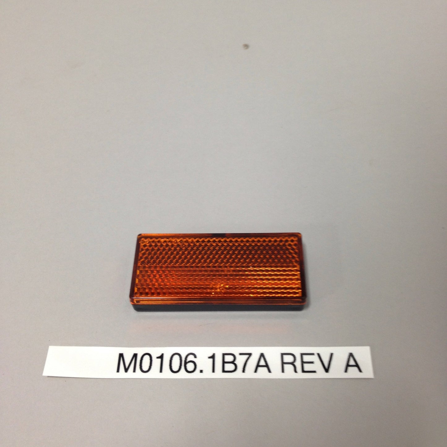 REFLECTOR ASSEMBLY, FRONT, AMBER M0106.1B7A Rev A