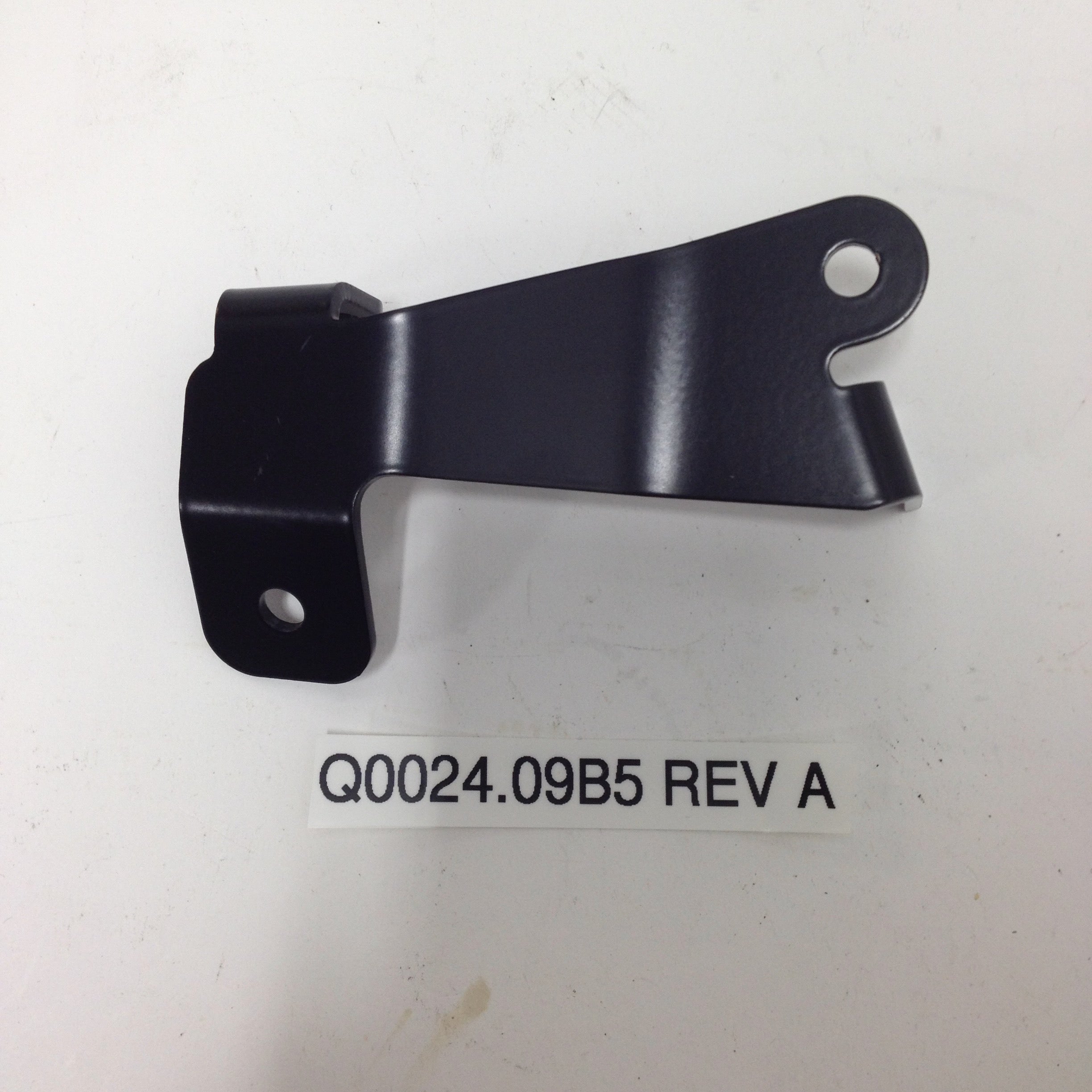 LOWER RADIATOR MOUNT, LH Q0024.09B5 Rev A