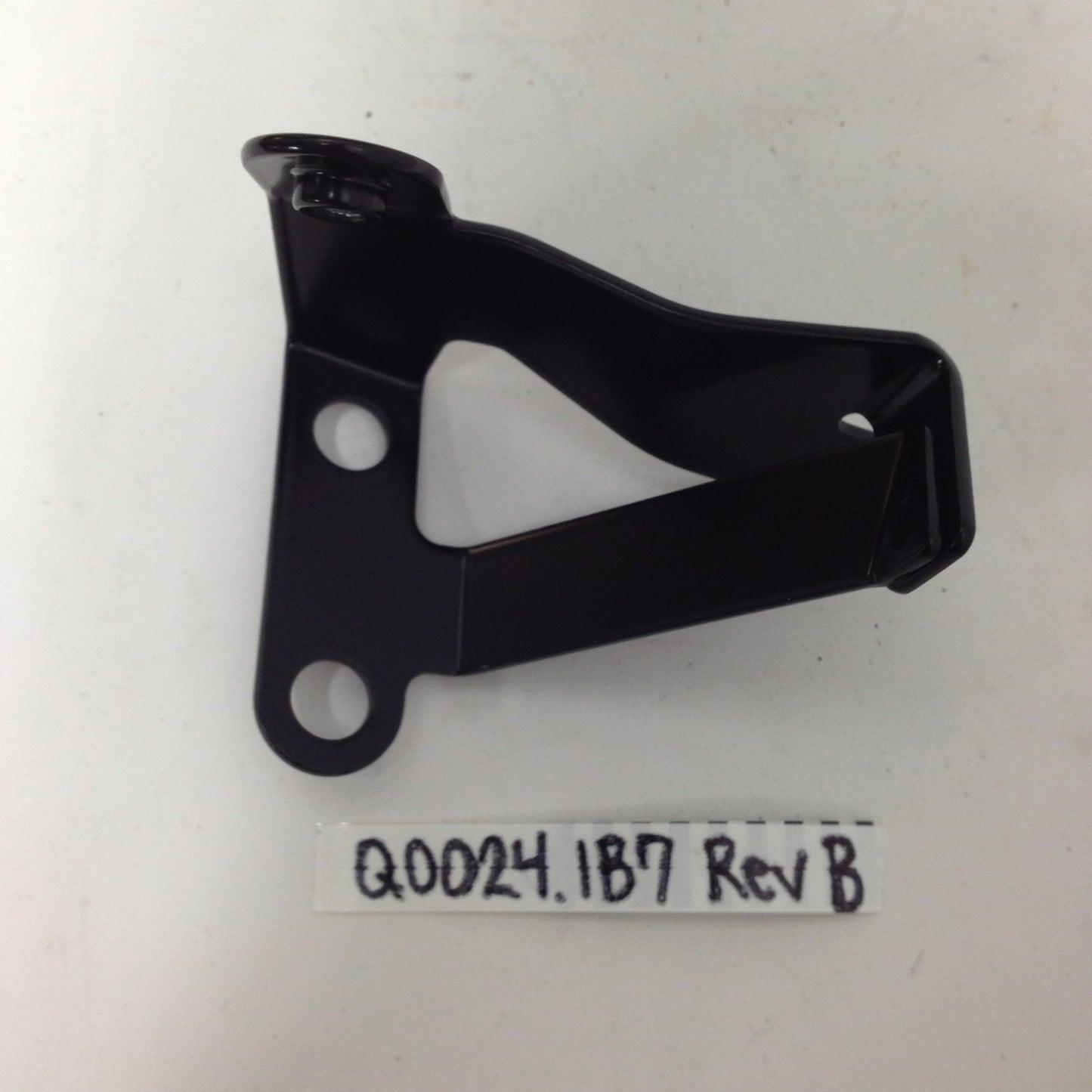 BRACKET, RADIATOR MOUNT, LEFT Q0024.1B7 Rev B