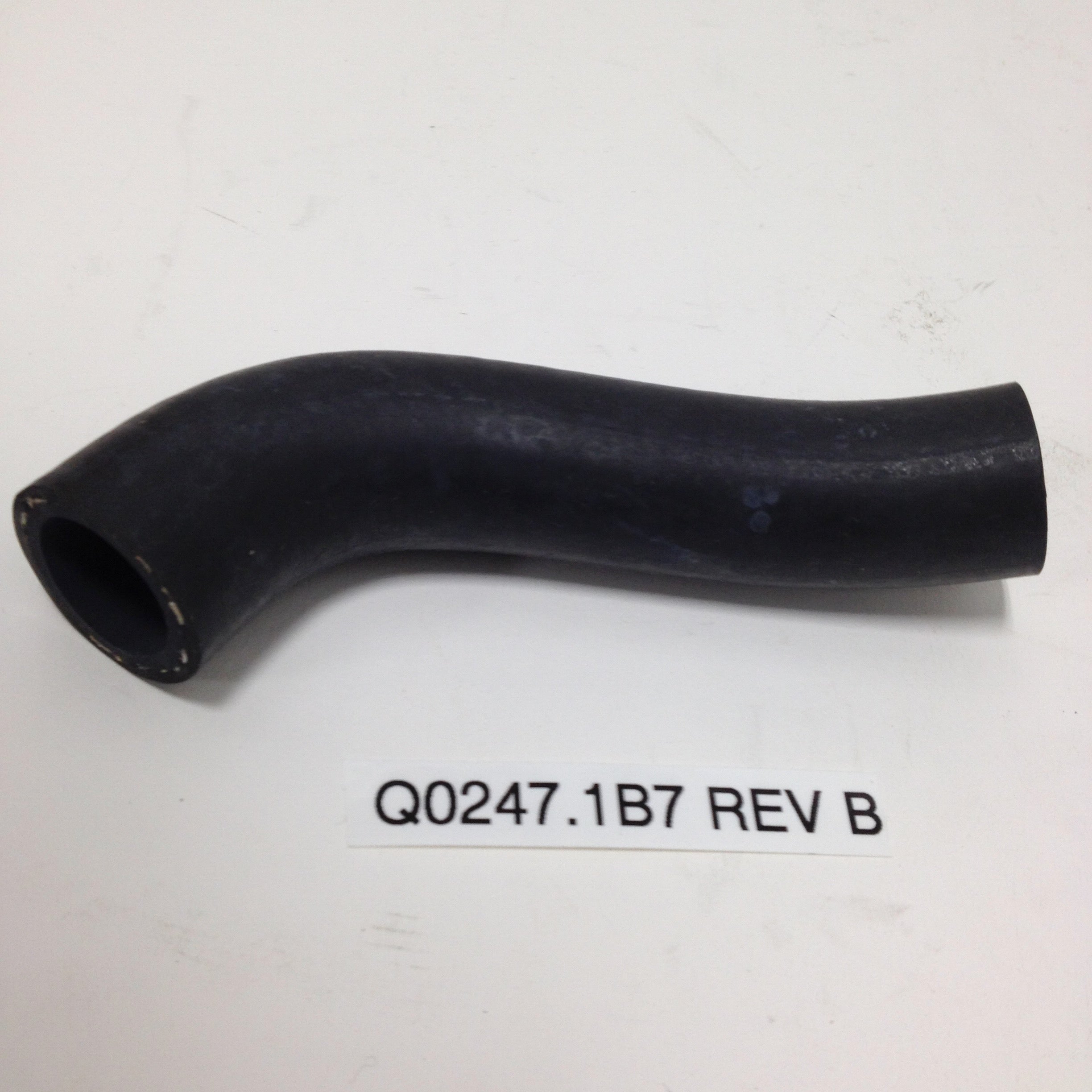 RADIATOR HOSE, RIGHT THERMOSTAT TO RIGHT RADIATOR Q0247.1B7 Rev B